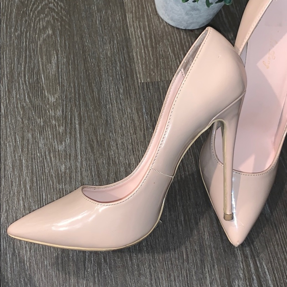 Nude Pumps! - Picture 6 of 9